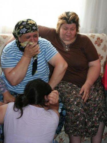 Şehitlerin baba evlerine ateş düştü