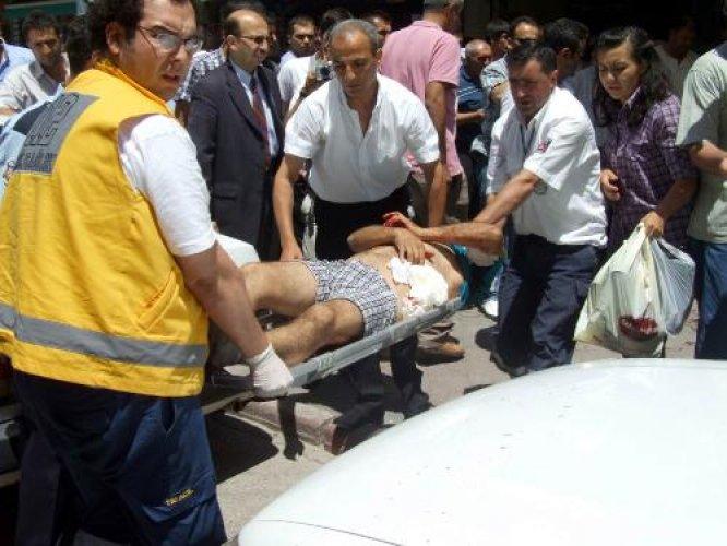 Eşiyle kaçan babasını bıçakladı - Resim 1