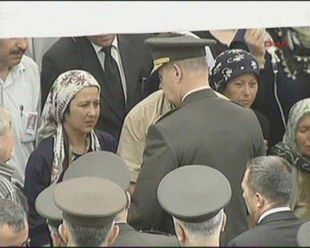 Devletin zirvesi Buse'nin cenazesinde  - Resim 3