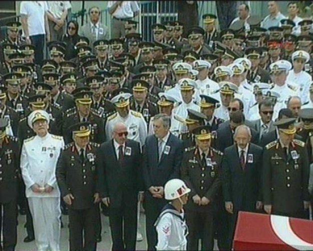 Devletin zirvesi Buse'nin cenazesinde  - Resim 10