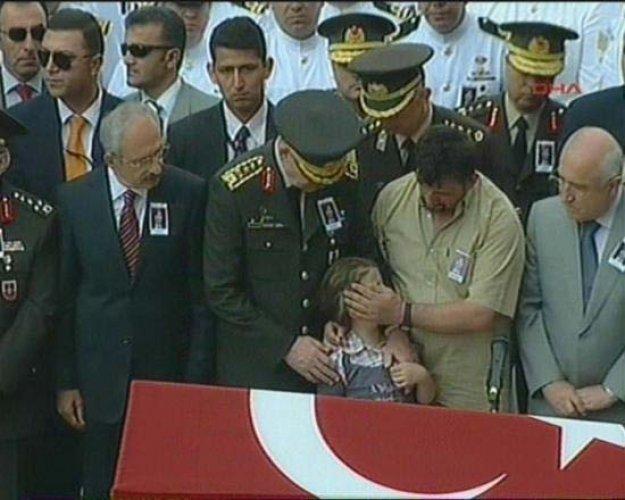Devletin zirvesi Buse'nin cenazesinde  - Resim 14