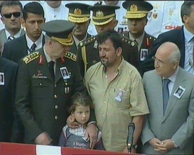 Devletin zirvesi Buse'nin cenazesinde  - Resim 15