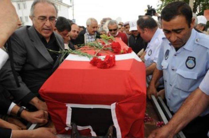 İlhan Selçuk son yolculuğuna uğurlandı - Resim 2