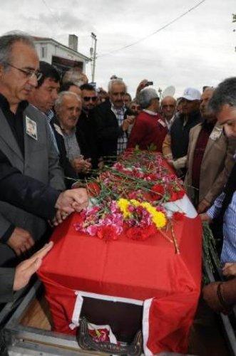 İlhan Selçuk son yolculuğuna uğurlandı - Resim 10