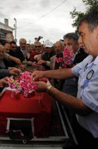 İlhan Selçuk son yolculuğuna uğurlandı - Resim 9