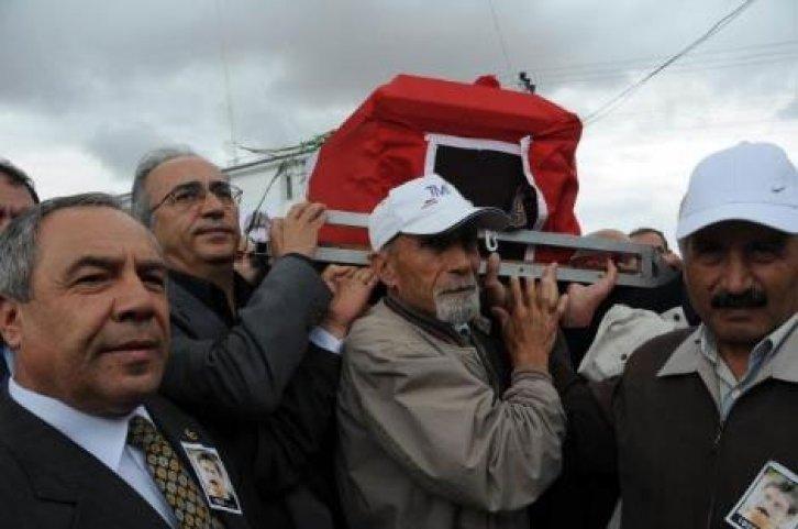 İlhan Selçuk son yolculuğuna uğurlandı - Resim 1