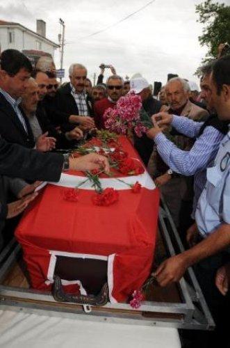 İlhan Selçuk son yolculuğuna uğurlandı - Resim 3