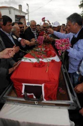 İlhan Selçuk son yolculuğuna uğurlandı - Resim 5
