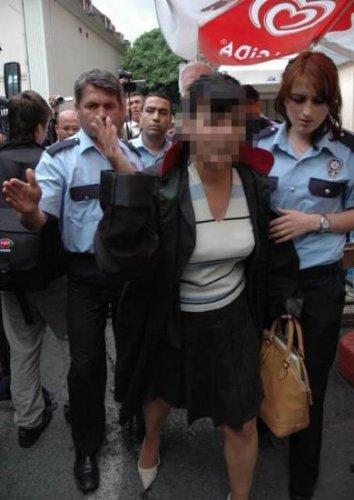 Bombacıların yakınlarından alkış şov