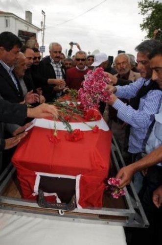 İlhan Selçuk son yolculuğuna uğurlandı - Resim 4