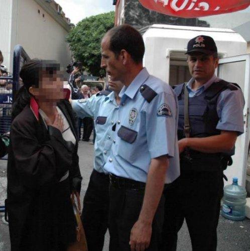 Bombacıların yakınlarından alkış şov