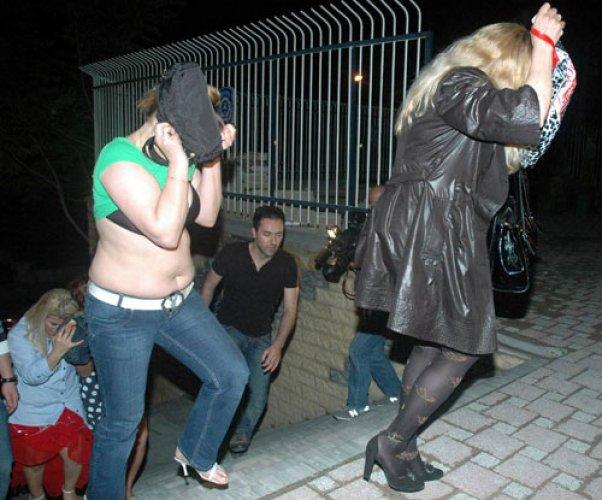 Fuhuş çetesinden 'zilli' önlem - Resim 2