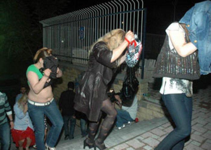 Fuhuş çetesinden 'zilli' önlem - Resim 5