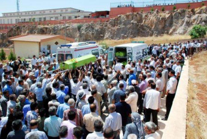 BDP'li vekil terörist cenazesinde