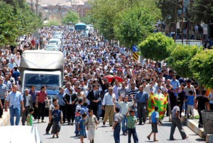 BDP'li vekil terörist cenazesinde