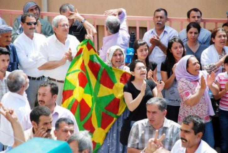 BDP'li vekil terörist cenazesinde