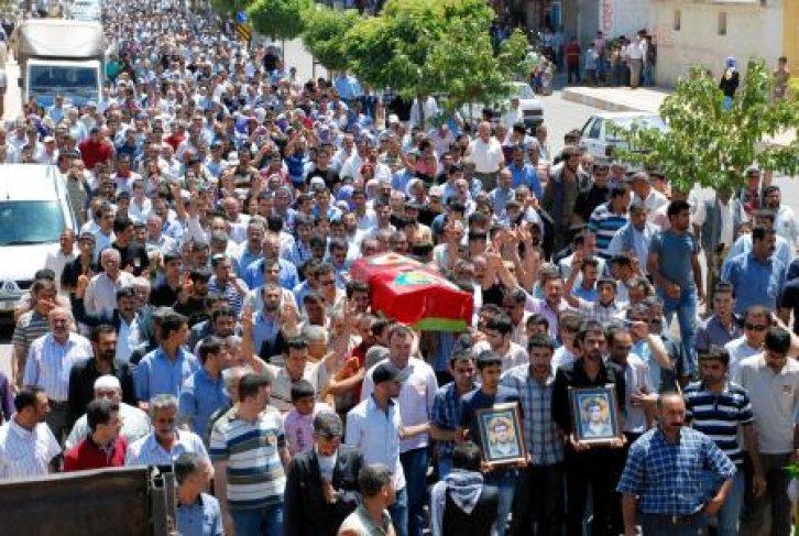 BDP'li vekil terörist cenazesinde