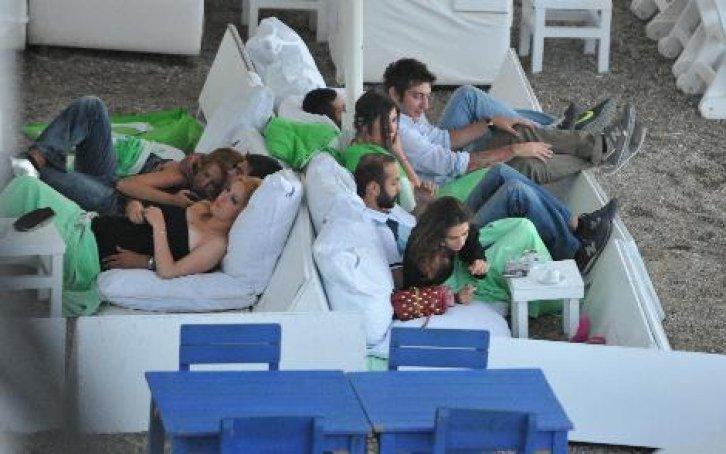 Sarp Akkaya Bodrum'da sevgilisiyle görüntülendi - Resim 7