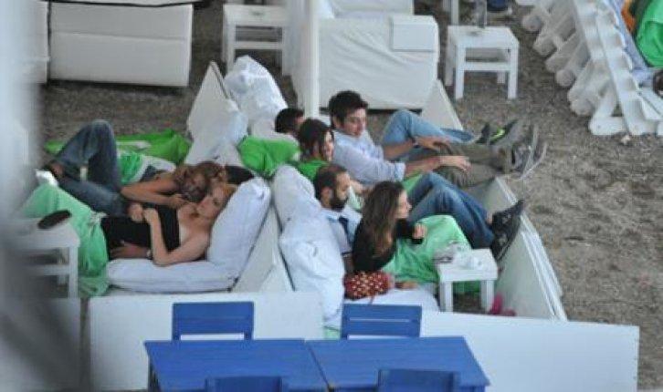 Sarp Akkaya Bodrum'da sevgilisiyle görüntülendi - Resim 8