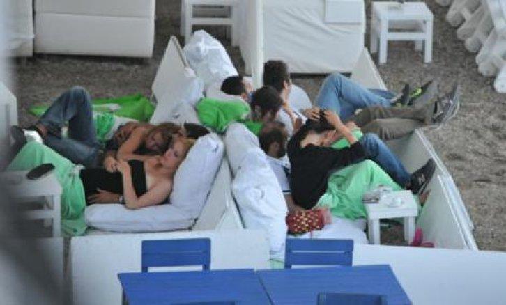 Sarp Akkaya Bodrum'da sevgilisiyle görüntülendi - Resim 5