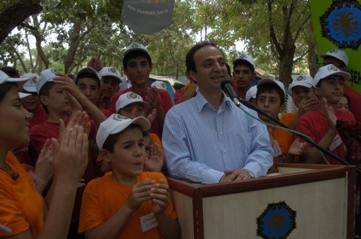 Osman Baydemir'in havuz sefası - Resim 2