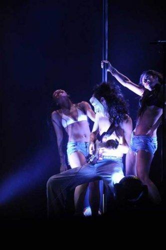Teoman konserinde direk dansı  - Resim 4