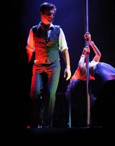 Teoman konserinde direk dansı  - Resim 1