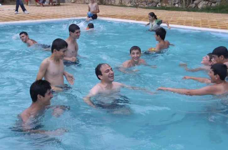 Osman Baydemir'in havuz sefası - Resim 5