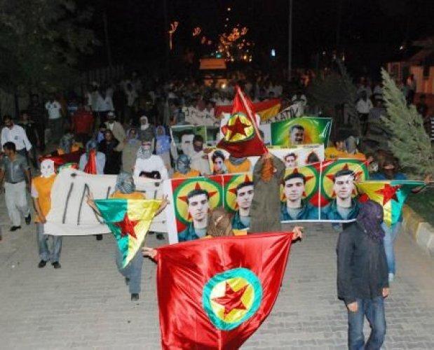 Teröristin cenazesi gösteriye dönüştü - Resim 7