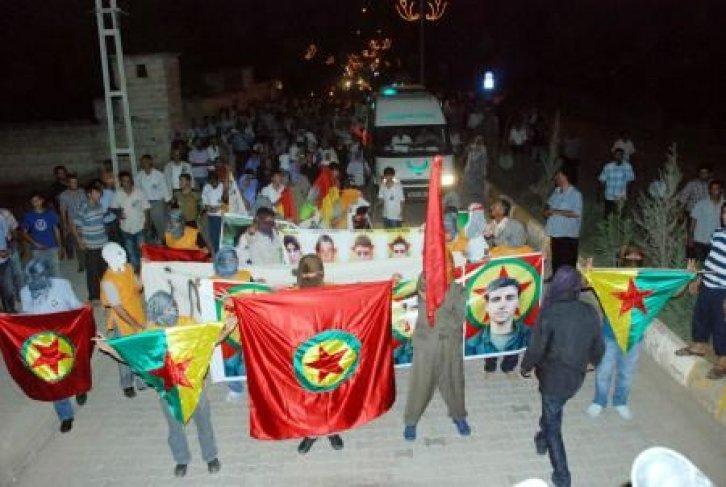 Teröristin cenazesi gösteriye dönüştü - Resim 6