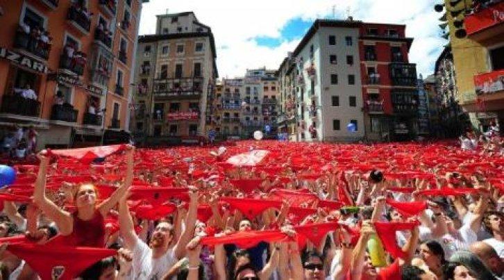 İspanya'da San Fermin Festivali Çılgın Görüntüler - Resim 15
