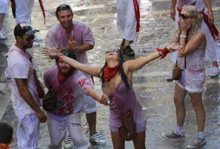 İspanya'da San Fermin Festivali Çılgın Görüntüler - Resim 61