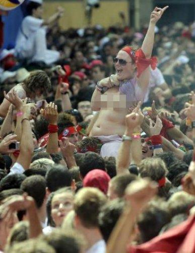 İspanya'da San Fermin Festivali Çılgın Görüntüler - Resim 55