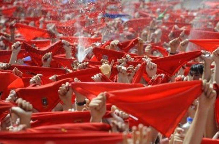 İspanya'da San Fermin Festivali Çılgın Görüntüler - Resim 22
