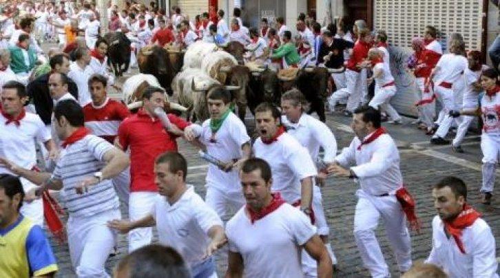 İspanya'da San Fermin Festivali Çılgın Görüntüler - Resim 68