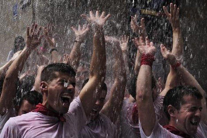 İspanya'da San Fermin Festivali Çılgın Görüntüler - Resim 102