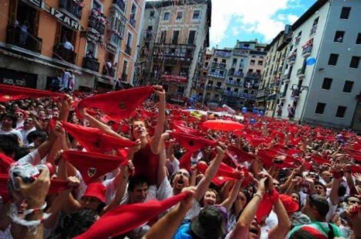 İspanya'da San Fermin Festivali Çılgın Görüntüler - Resim 38
