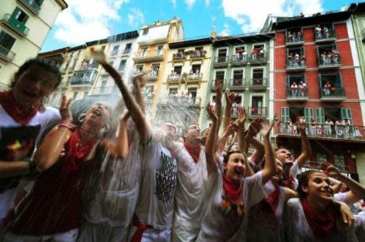 İspanya'da San Fermin Festivali Çılgın Görüntüler - Resim 26