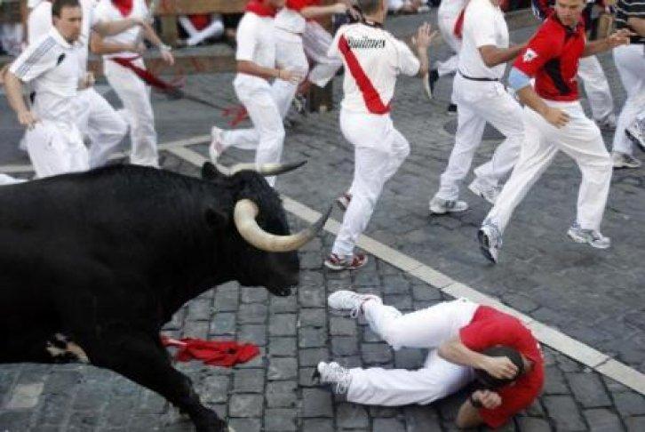 İspanya'da San Fermin Festivali Çılgın Görüntüler - Resim 34