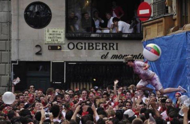 İspanya'da San Fermin Festivali Çılgın Görüntüler - Resim 104