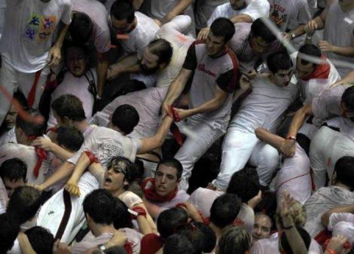 İspanya'da San Fermin Festivali Çılgın Görüntüler - Resim 35