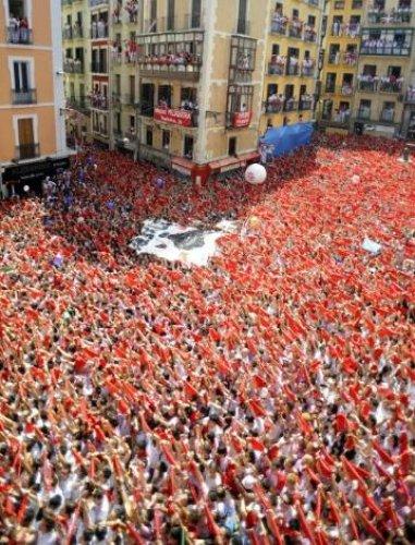 İspanya'da San Fermin Festivali Çılgın Görüntüler - Resim 50
