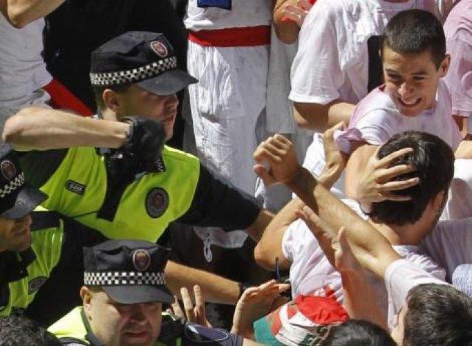İspanya'da San Fermin Festivali Çılgın Görüntüler - Resim 76