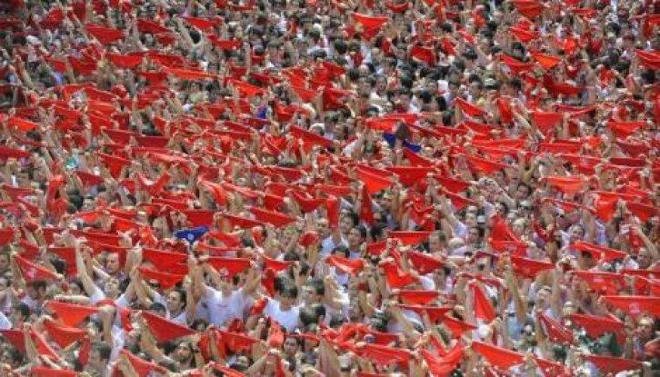 İspanya'da San Fermin Festivali Çılgın Görüntüler - Resim 48
