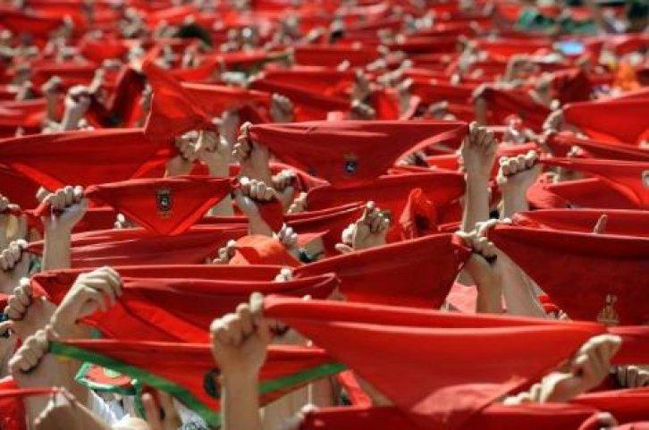 İspanya'da San Fermin Festivali Çılgın Görüntüler - Resim 40