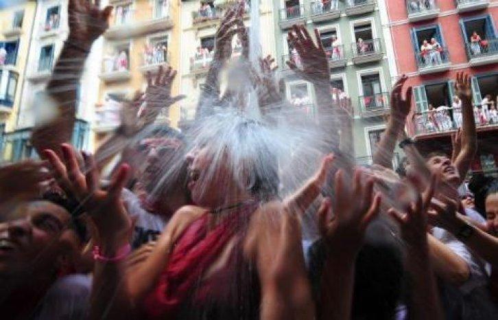 İspanya'da San Fermin Festivali Çılgın Görüntüler - Resim 67