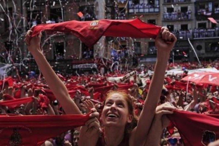 İspanya'da San Fermin Festivali Çılgın Görüntüler - Resim 92
