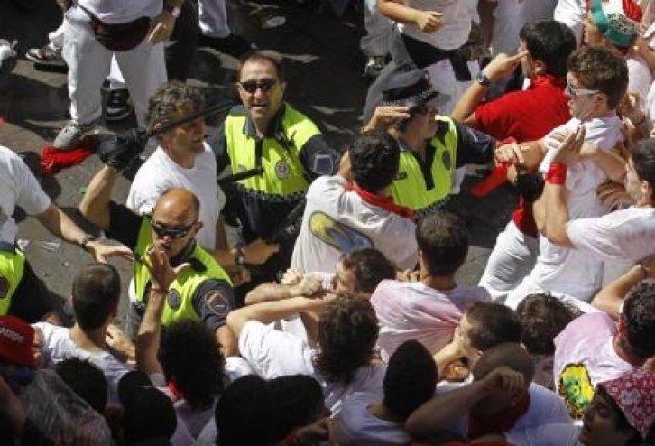 İspanya'da San Fermin Festivali Çılgın Görüntüler - Resim 78