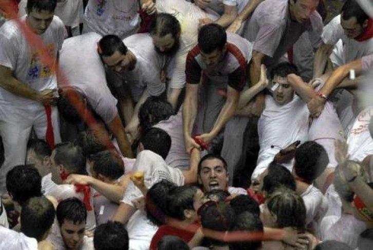 İspanya'da San Fermin Festivali Çılgın Görüntüler - Resim 37