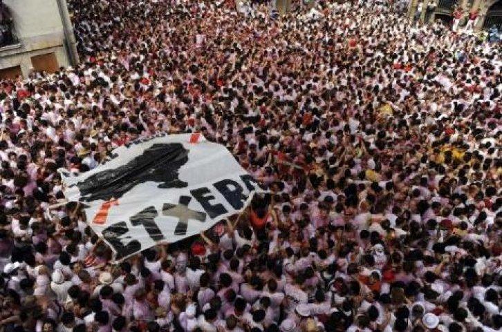 İspanya'da San Fermin Festivali Çılgın Görüntüler - Resim 16